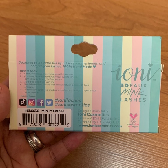 ioni 💯 hand made vegan and cruelty free lashes in natural doll - Picture 3 of 3